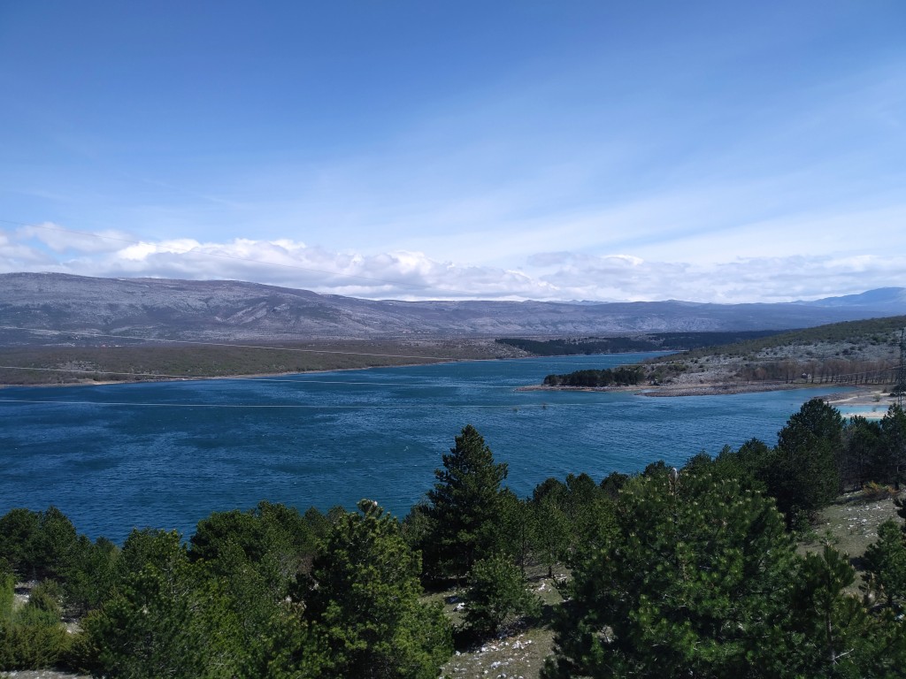 Jezero Peruča na Cetini